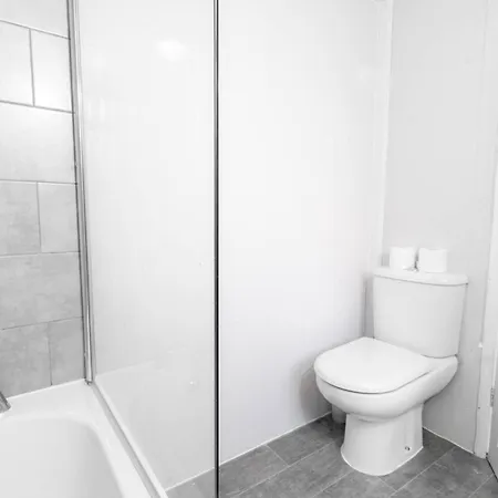 Holiday home Three Bedroom House - Garden - Parking - Wifi - Netflix - Rated - 11t