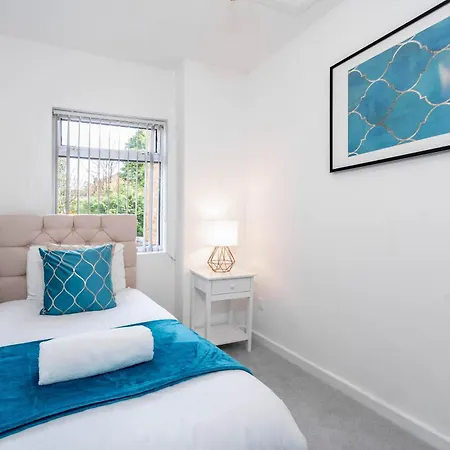 Three Bedroom House - Garden - Parking - Wifi - Netflix - Rated - 11t Birmingham