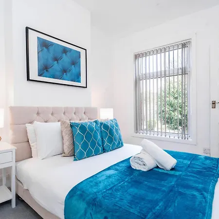 Three Bedroom House - Garden - Parking - Wifi - Netflix - Rated - 11t Birmingham
