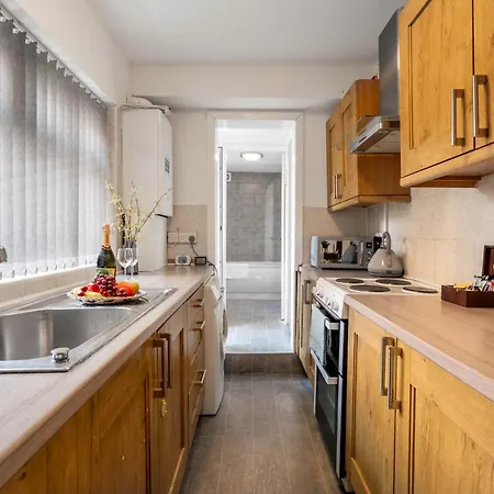 Three Bedroom House - Garden - Parking - Wifi - Netflix - Rated - 11t Holiday home Birmingham